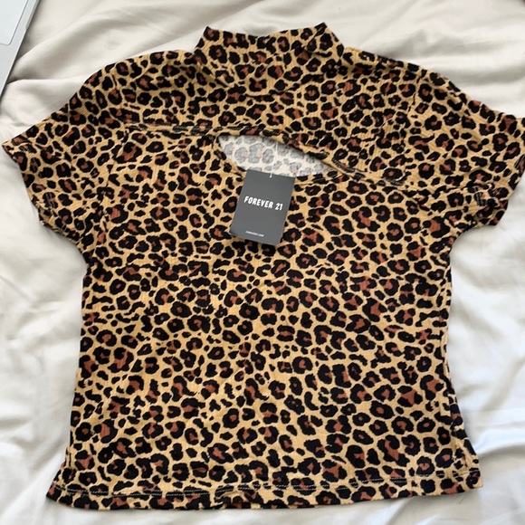 Forever 21 Tops - Nwt F21 shirt with cut out